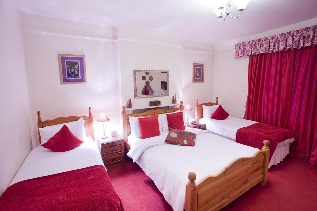 Langton House Bed & Breakfast Итън Стая снимка